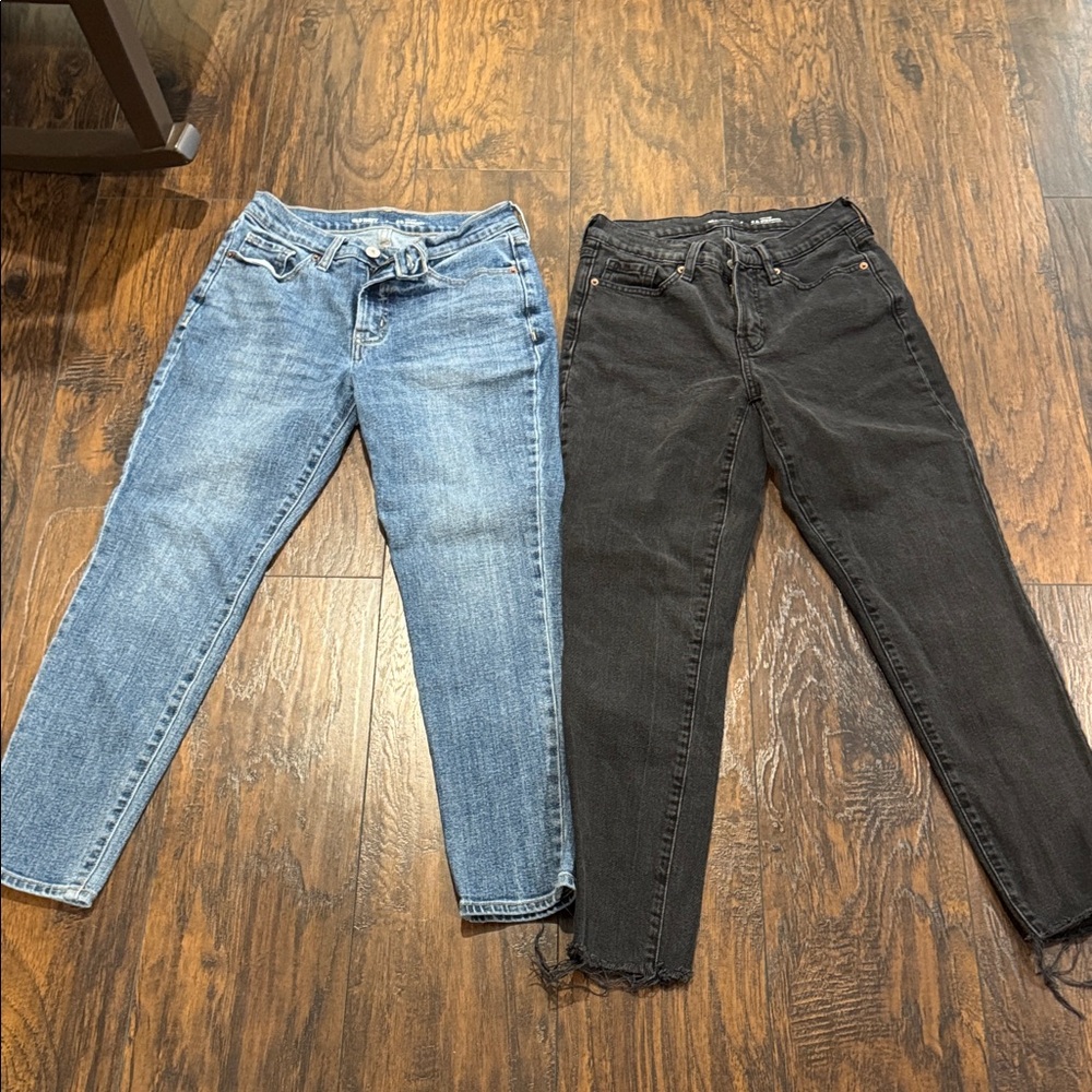 Old Navy Women's Ankle Jeans in Blue and Black